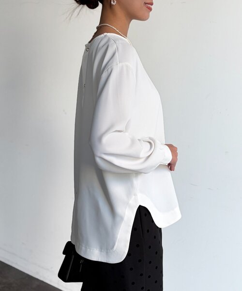 Chez toi（シェトワ）の「裾ラウンドブラウス（シャツ/ブラウス・レディース・オフホワイト/ブラック・FREE）」の5枚目の写真