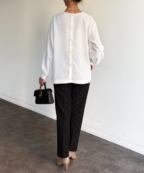 Chez toi（シェトワ）の「裾ラウンドブラウス（シャツ/ブラウス・レディース・オフホワイト/ブラック・FREE）」の10枚目の写真