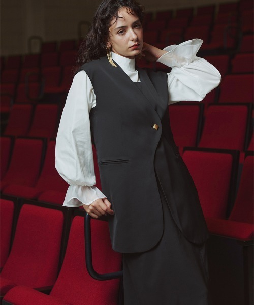 Callarus（カラルス）の「【オケージョン対応】アシメカーブデザインジレ＋キャミソールワンピースアンサンブル〔Callarus〕（スーツセット・レディース・グレイッシュベージュ/ブラック・S/M/L/LL/3L）」の8枚目の写真