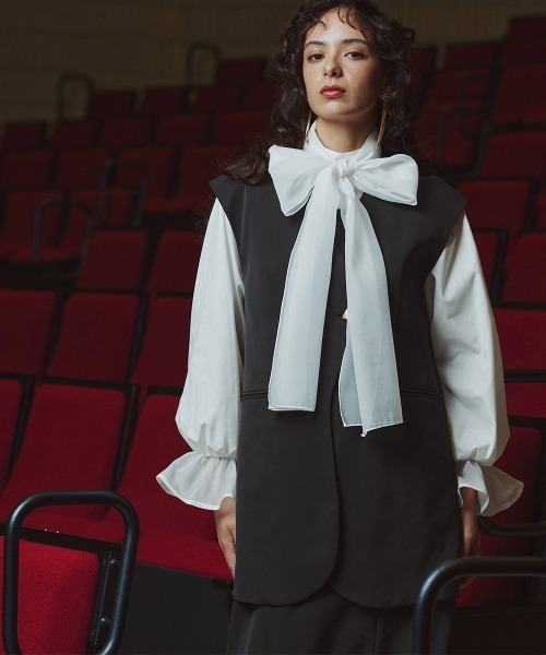 Callarus（カラルス）の「【オケージョン対応】アシメカーブデザインジレ＋キャミソールワンピースアンサンブル〔Callarus〕（スーツセット・レディース・グレイッシュベージュ/ブラック・S/M/L/LL/3L）」の10枚目の写真