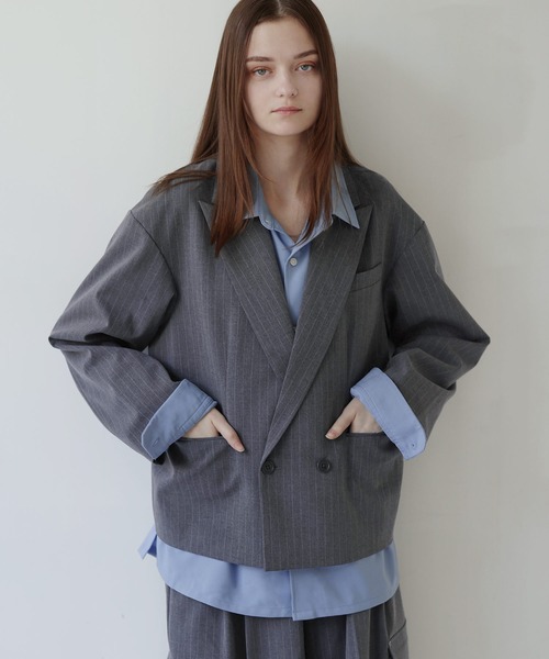 SOCCE(ソーシー)の「ウールライクピンストライプダブルテーラードショートジャケット【セットアップ対応】(テーラードジャケット・メンズ・グレー系/ブラック系・S/M/L/XL)」の15枚目の写真