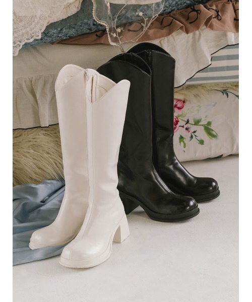 Darich(ダーリッチ)の「Vカットロングブーツ(ブーツ・レディース・ブラック/ホワイト・S/M/L/XS/XL)」の4枚目の写真