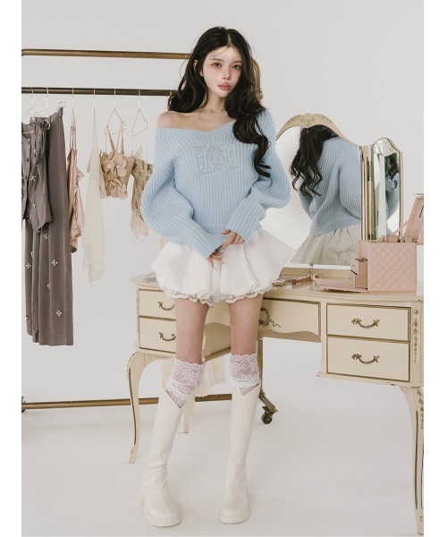 Darich(ダーリッチ)の「Vカットロングブーツ(ブーツ・レディース・ブラック/ホワイト・S/M/L/XS/XL)」の6枚目の写真