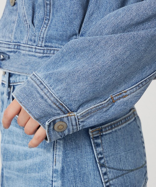 SOMETHING(サムシング)の「【GISELe 4月号掲載】atelier SOMETHING POWER SHOULDER DENIM JACKET/パワーショルダーデニムジャケット(デニムジャケット・レディース・インディゴブルー/ライトブルー・FREE)」の15枚目の写真