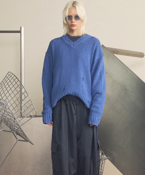 MAISON SPECIAL（メゾンスペシャル）の「《UNISEX》Short-length Prime-Over Distressed V-neck Knit Pullover/ショートレングスプライムオーバーダメージＶネックニットプルオーバー【MAISON SPECIAL/メゾンスペシャル】（ニット/セーター・メンズ・ブラック/ブルー/ピンク・0/1/2）」の8枚目の写真