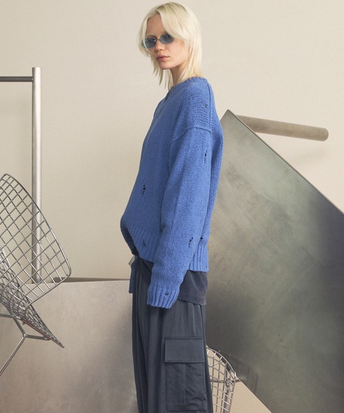 MAISON SPECIAL（メゾンスペシャル）の「《UNISEX》Short-length Prime-Over Distressed V-neck Knit Pullover/ショートレングスプライムオーバーダメージＶネックニットプルオーバー【MAISON SPECIAL/メゾンスペシャル】（ニット/セーター・メンズ・ブラック/ブルー/ピンク・0/1/2）」の9枚目の写真