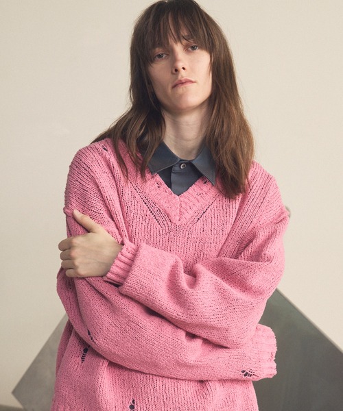 MAISON SPECIAL（メゾンスペシャル）の「《UNISEX》Short-length Prime-Over Distressed V-neck Knit Pullover/ショートレングスプライムオーバーダメージＶネックニットプルオーバー【MAISON SPECIAL/メゾンスペシャル】（ニット/セーター・メンズ・ブラック/ブルー/ピンク・0/1/2）」の14枚目の写真