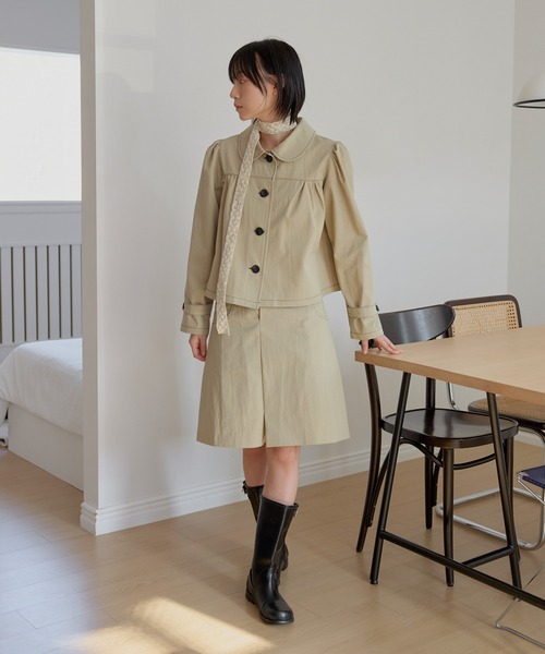 UNE MANSION(ユヌマンション)の「【2026SS新作アイテム】【UNE ORIGINAL】ラブリーラウンドカラーシャーリングショルダーパフショートトレンチコート(トレンチコート・レディース・ダークブルー/ベージュ/チャコール・FREE)」の11枚目の写真