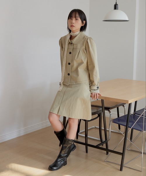 UNE MANSION(ユヌマンション)の「【2026SS新作アイテム】【UNE ORIGINAL】ラブリーラウンドカラーシャーリングショルダーパフショートトレンチコート(トレンチコート・レディース・ダークブルー/ベージュ/チャコール・FREE)」の17枚目の写真