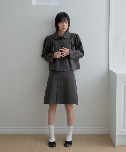 UNE MANSION(ユヌマンション)の「【2026SS新作アイテム】【UNE ORIGINAL】ラブリーラウンドカラーシャーリングショルダーパフショートトレンチコート(トレンチコート・レディース・ダークブルー/ベージュ/チャコール・FREE)」の8枚目の写真