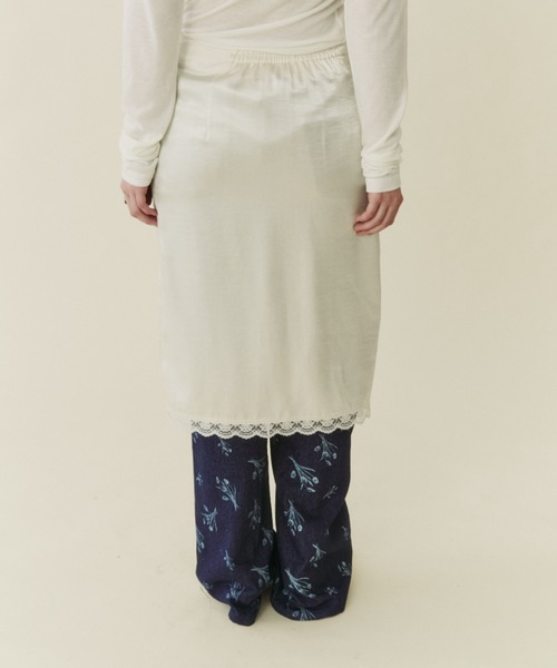 FUULLY STUDIO（フーリィーステューディオ）の「サテンレースミディスカート（スカート・レディース・ブラック/アイボリー・FREE）」の4枚目の写真