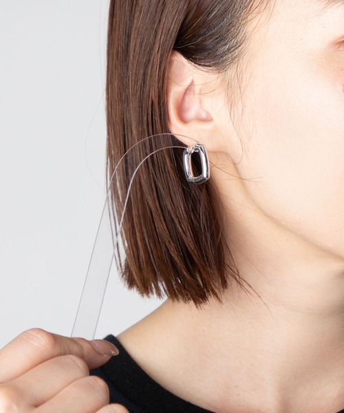 TOM WOOD（トムウッド）の「TOM WOOD Frame Hoops Medium トムウッド フレーム フープ ミディアム シルバー ピアス（ピアス（両耳用）・レディース・シルバー・FREE）」の8枚目の写真