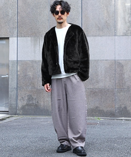 LUXSTYLE（ラグスタイル）の「ノーカラーフェイクファージャケット（ブルゾン・メンズ・ブラック/ホワイト・L/M）」の4枚目の写真