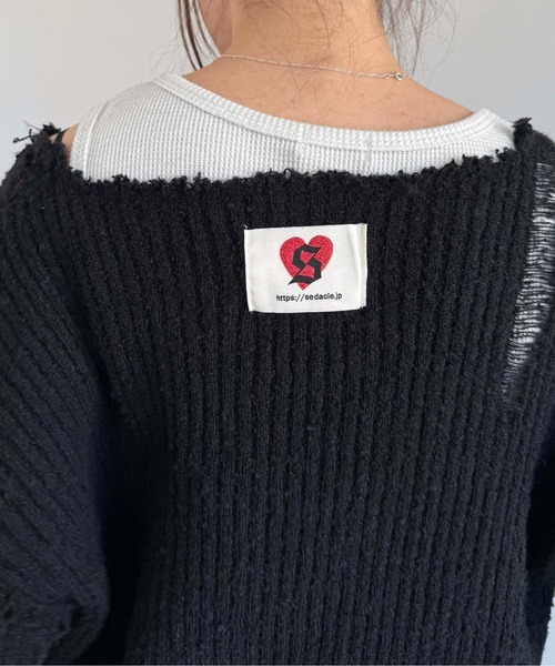 sedacle(セダクル)の「ラメロゴダメージシアーニット(ニット/セーター・レディース・オフホワイト/ブラック・SMALL/MEDIUM/LARGE)」の6枚目の写真