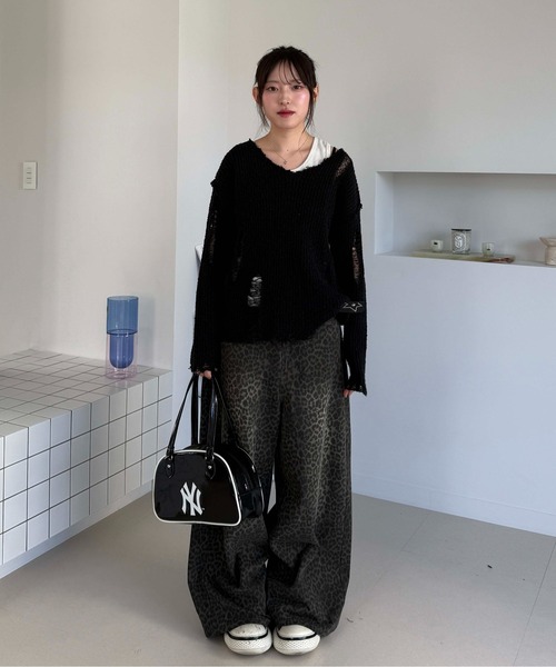 sedacle(セダクル)の「ラメロゴダメージシアーニット(ニット/セーター・レディース・オフホワイト/ブラック・SMALL/MEDIUM/LARGE)」の8枚目の写真