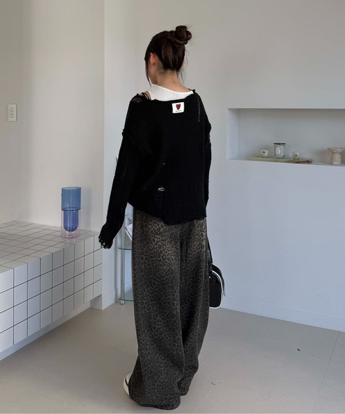 sedacle(セダクル)の「ラメロゴダメージシアーニット(ニット/セーター・レディース・オフホワイト/ブラック・SMALL/MEDIUM/LARGE)」の9枚目の写真
