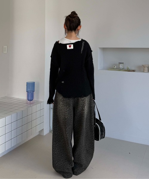 sedacle(セダクル)の「ラメロゴダメージシアーニット(ニット/セーター・レディース・オフホワイト/ブラック・SMALL/MEDIUM/LARGE)」の10枚目の写真