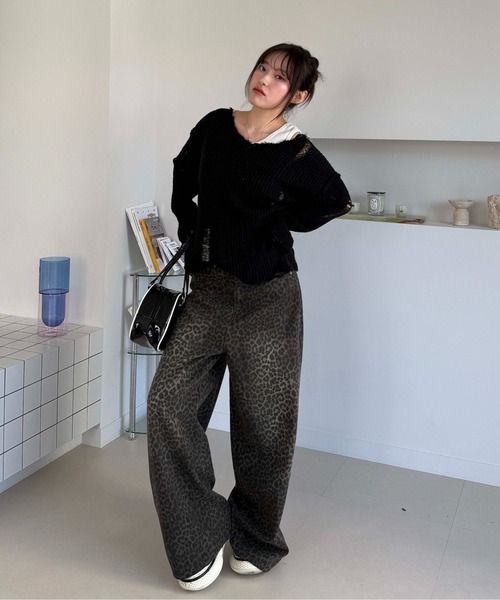 sedacle(セダクル)の「ラメロゴダメージシアーニット(ニット/セーター・レディース・オフホワイト/ブラック・SMALL/MEDIUM/LARGE)」の13枚目の写真