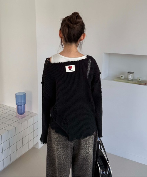 sedacle(セダクル)の「ラメロゴダメージシアーニット(ニット/セーター・レディース・オフホワイト/ブラック・SMALL/MEDIUM/LARGE)」の3枚目の写真