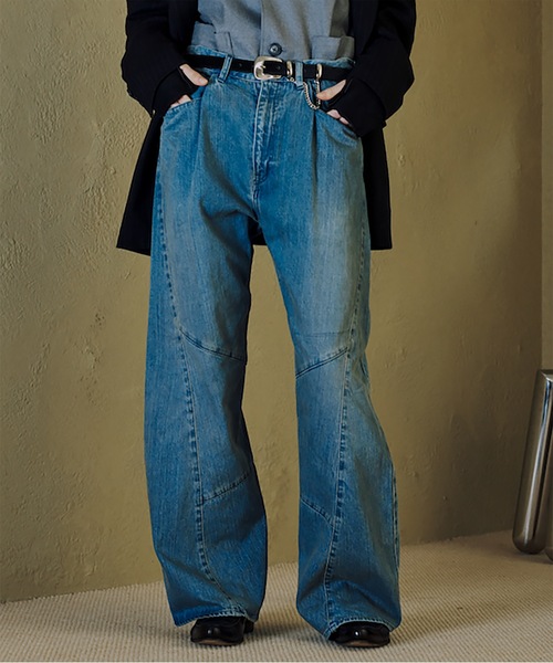 Jieda(ジエダ)の「USED WASH ENGINEERED DRAPED FLARE DENIM PANTS(デニムパンツ・メンズ・インディゴブルー/ブラック・2/1)」の5枚目の写真