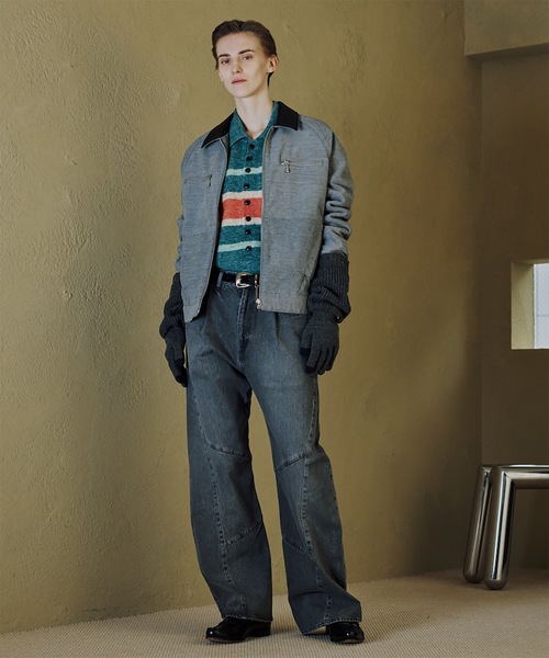 Jieda(ジエダ)の「USED WASH ENGINEERED DRAPED FLARE DENIM PANTS(デニムパンツ・メンズ・インディゴブルー/ブラック・2/1)」の4枚目の写真