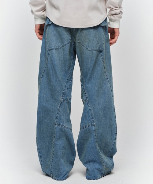 Jieda(ジエダ)の「USED WASH ENGINEERED DRAPED FLARE DENIM PANTS(デニムパンツ・メンズ・インディゴブルー/ブラック・2/1)」の11枚目の写真