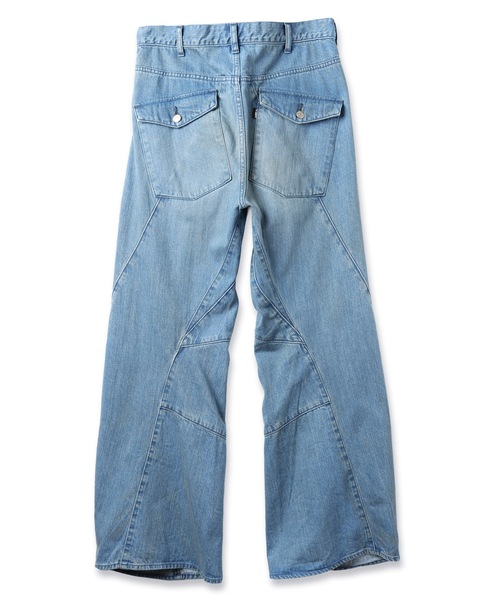 Jieda(ジエダ)の「USED WASH ENGINEERED DRAPED FLARE DENIM PANTS(デニムパンツ・メンズ・インディゴブルー/ブラック・2/1)」の15枚目の写真