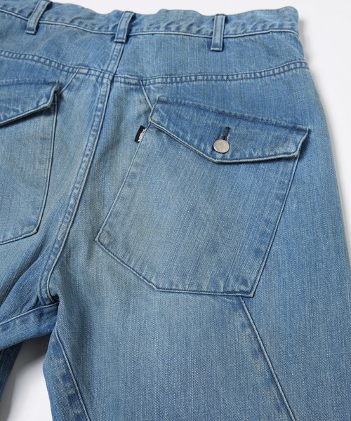 Jieda(ジエダ)の「USED WASH ENGINEERED DRAPED FLARE DENIM PANTS(デニムパンツ・メンズ・インディゴブルー/ブラック・2/1)」の18枚目の写真