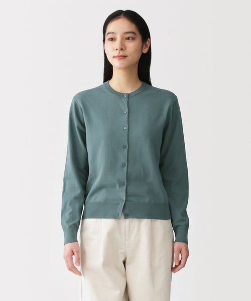 無印良品(ムジルシリョウヒン)の「婦人 UVカット強撚コットンクルーネックカーディガン(カーディガン/ボレロ・レディース・ライトグリーン/ライトピンク/ブラック/サンドベージュ/ダークグレー/オフホワイト/イエロー/スモーキーグリーン系・L/M/XL/S)」の6枚目の写真