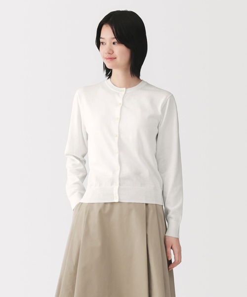 無印良品(ムジルシリョウヒン)の「婦人 UVカット強撚コットンクルーネックカーディガン(カーディガン/ボレロ・レディース・ライトグリーン/ライトピンク/ブラック/サンドベージュ/ダークグレー/オフホワイト/イエロー/スモーキーグリーン系・L/M/XL/S)」の2枚目の写真