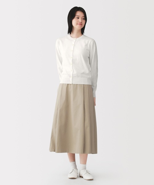 無印良品(ムジルシリョウヒン)の「婦人 UVカット強撚コットンクルーネックカーディガン(カーディガン/ボレロ・レディース・ライトグリーン/ライトピンク/ブラック/サンドベージュ/ダークグレー/オフホワイト/イエロー/スモーキーグリーン系・L/M/XL/S)」の11枚目の写真