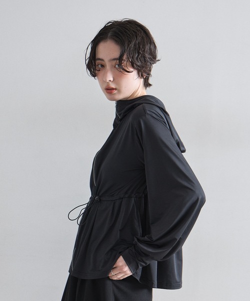 &. NOSTALGIA(アンドドットノスタルジア)の「【接触冷感】ラッシュガードペプラムジップパーカー(パーカー・レディース・ブラック・M)」の11枚目の写真