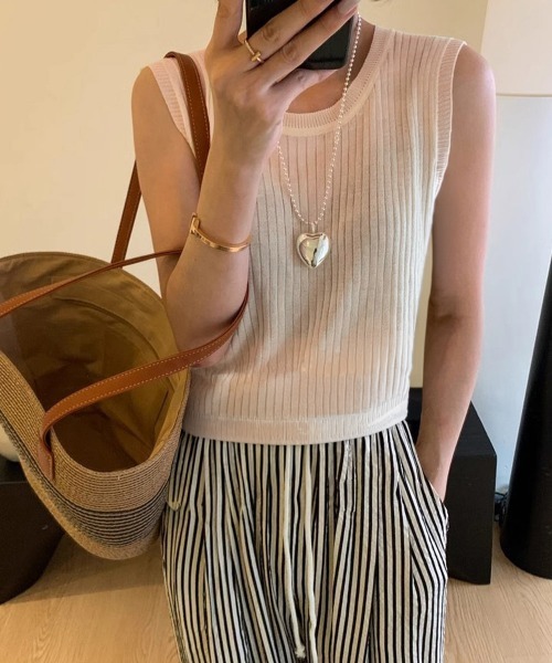 Miniministore(ミニミニストア)の「サマーニットタンクトップ 背中開き 夏服(タンクトップ・レディース・ライトベージュ/ピンク/レッド/ブラック/イエロー×グリーン/ブルーグレー・FREE)」の13枚目の写真