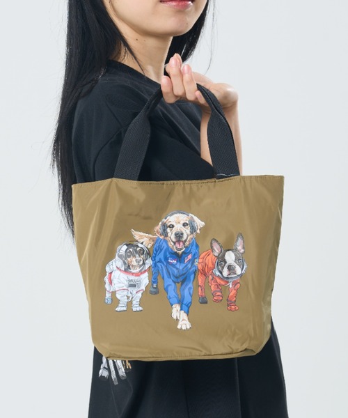 CORISCO(コリスコ)の「ポリエステルアニマル柄ランチボックス(M1)(エコバッグ/サブバッグ・メンズ・チャコールグレー/ブルー/サックスブルー/ブラック/アイボリー/ベージュ/オレンジ/イエロー・FREE)」の4枚目の写真