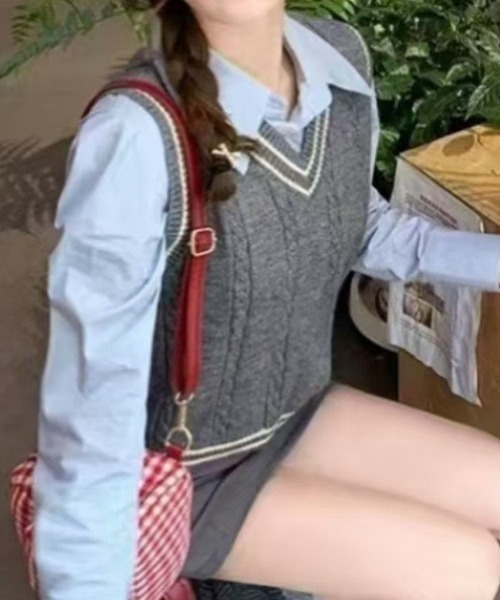 NANEA(ナネア)の「ライン入り チルデンニットベスト(ベスト・レディース・ネイビー/アイボリー/グレー・フリー)」の11枚目の写真