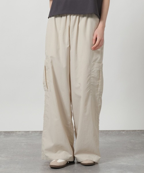 LAKOLE（ラコレ）の「サイドポケットカーゴパンツ / 660827（カーゴパンツ・レディース・アイボリー/ネイビー/ピンク・MEDIUM/LARGE）」の2枚目の写真