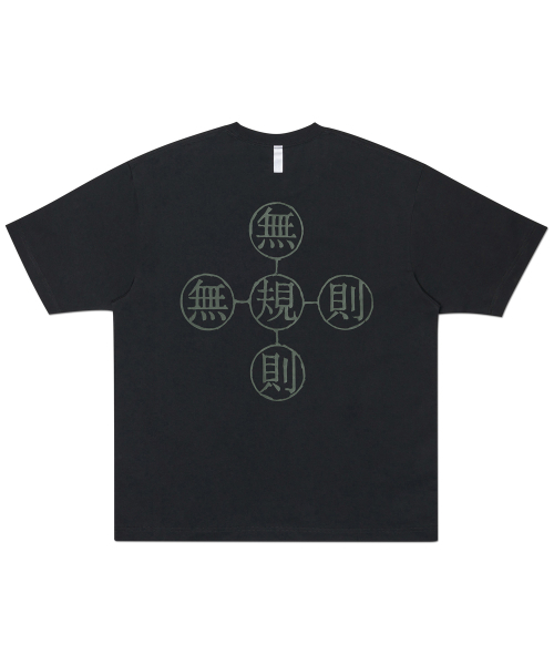 NOMANUAL(NOMANUAL)の「無規則 ORBIT CROSS Tシャツ - ブラック(Tシャツ/カットソー・レディース・その他・SMALL/LARGE/MEDIUM/X-LARGE)」の1枚目の写真