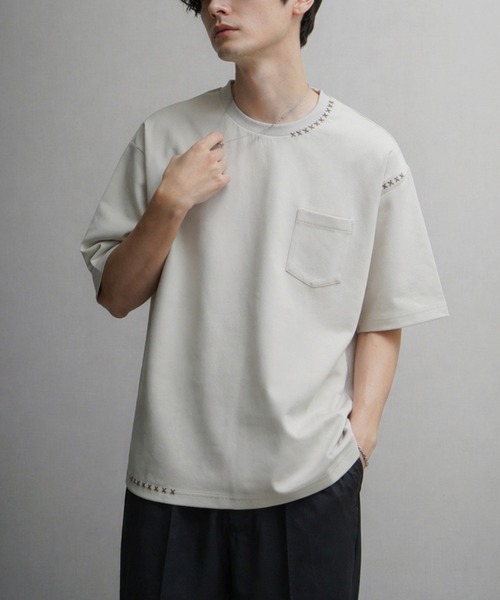 NILWAY（ニルウェイ）の「スムース ハンドステッチ刺繍 クルーTシャツ（Tシャツ/カットソー・メンズ・ボルドー/ブラック/ベージュ/オフホワイト・LARGE/MEDIUM/X-LARGE）」の3枚目の写真