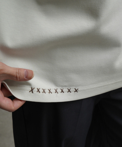 NILWAY（ニルウェイ）の「スムース ハンドステッチ刺繍 クルーTシャツ（Tシャツ/カットソー・メンズ・ボルドー/ブラック/ベージュ/オフホワイト・LARGE/MEDIUM/X-LARGE）」の5枚目の写真