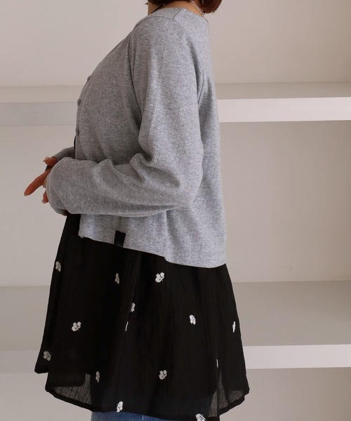 archives(アルシーヴ)の「ハートボタンハリヌキカットカーディガン(カーディガン/ボレロ・レディース・グレー・MEDIUM)」の7枚目の写真