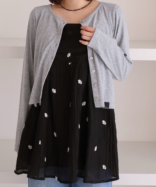 archives(アルシーヴ)の「ハートボタンハリヌキカットカーディガン(カーディガン/ボレロ・レディース・グレー・MEDIUM)」の3枚目の写真