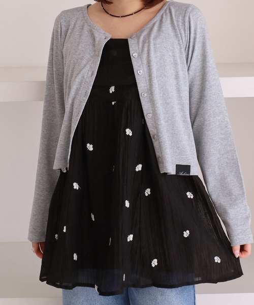 archives(アルシーヴ)の「ハートボタンハリヌキカットカーディガン(カーディガン/ボレロ・レディース・グレー・MEDIUM)」の4枚目の写真