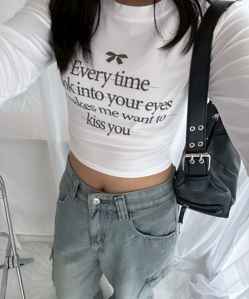 etta(エタ)の「英字リボンショート丈ロンT/長袖Tシャツ(Tシャツ/カットソー・レディース・ホワイト・MEDIUM)」の3枚目の写真