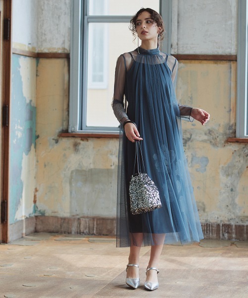 Callarus(カラルス)の「アシメ刺繍使い2WAYリボンデザインチュールワンピースドレス〔Callarus〕(ドレス・レディース・ブラック/グレイッシュブルー・S/M/L)」の3枚目の写真
