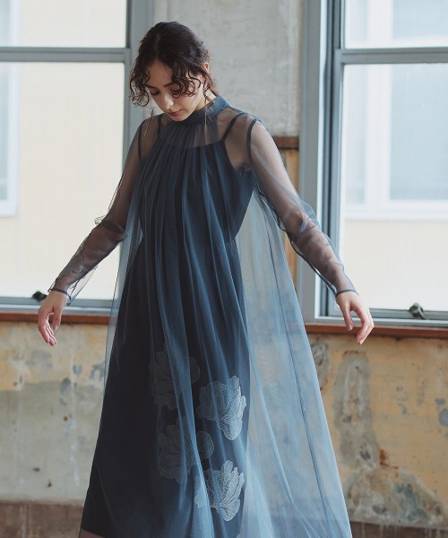 Callarus(カラルス)の「アシメ刺繍使い2WAYリボンデザインチュールワンピースドレス〔Callarus〕(ドレス・レディース・ブラック/グレイッシュブルー・S/M/L)」の4枚目の写真