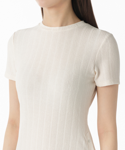 MUSINSA STANDARD WOMAN（ムシンサスタンダードウーマン）の「ウィメンズバーティカルテクスチャーサイドボタンロングTシャツ[クリーム]（Tシャツ/カットソー・レディース・その他・X-SMALL/SMALL/MEDIUM/LARGE）」の3枚目の写真