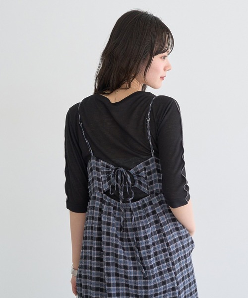 earth music&ecology(アースミュージックアンドエコロジー)の「シャーリングラメチェックキャミワンピース(ワンピース・レディース・ブラック/ネイビー・FREE)」の9枚目の写真
