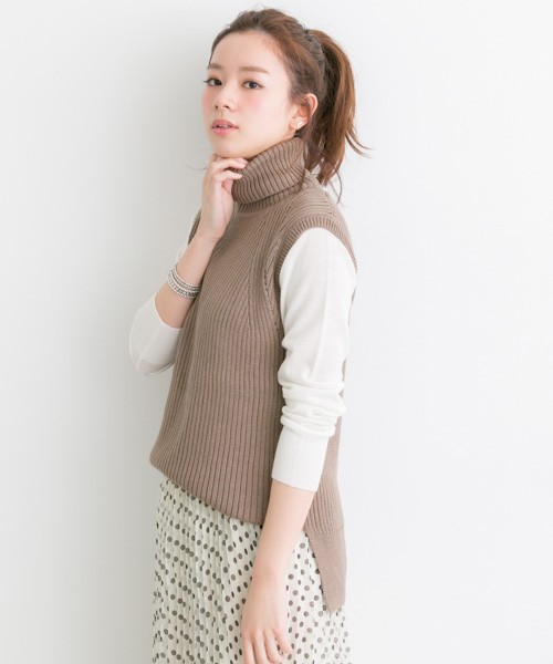 URBAN RESEARCH（アーバンリサーチ）の「UR タートルネックリブニットベスト（ニット/セーター・レディース・ライトグレー/ネイビー/モカ・FREE）」の3枚目の写真