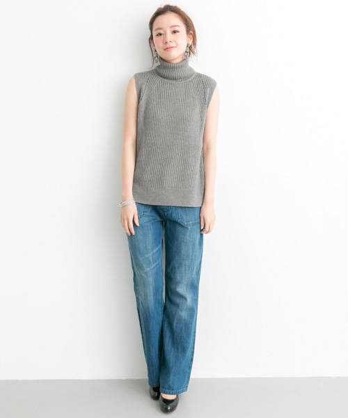 URBAN RESEARCH（アーバンリサーチ）の「UR タートルネックリブニットベスト（ニット/セーター・レディース・ライトグレー/ネイビー/モカ・FREE）」の4枚目の写真