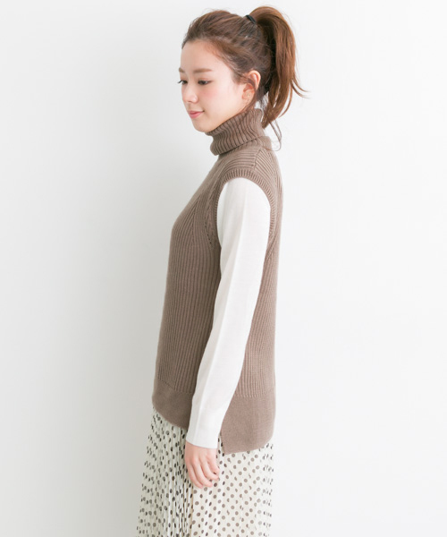 URBAN RESEARCH（アーバンリサーチ）の「UR タートルネックリブニットベスト（ニット/セーター・レディース・ライトグレー/ネイビー/モカ・FREE）」の8枚目の写真
